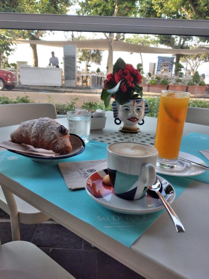 Beb Palazzo Mancini Bed & Breakfast Минори Екстериор снимка